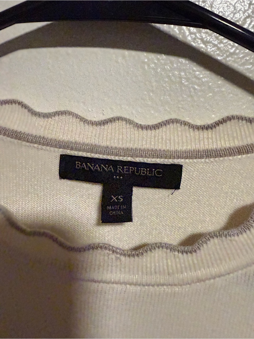 Banana Republic Cream Sweater - Picture 6 of 7